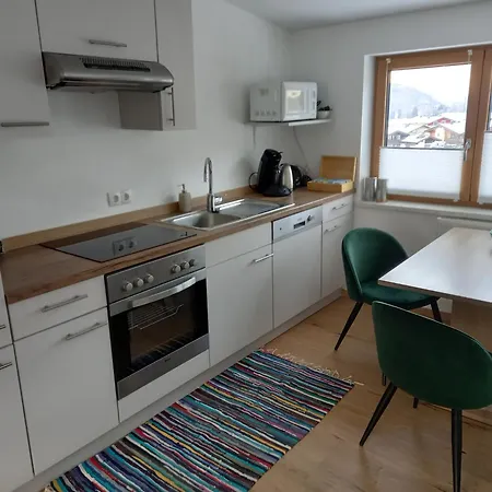 Lovely Rita, Apartamento *