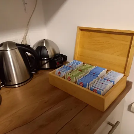 Lovely Rita, דירה